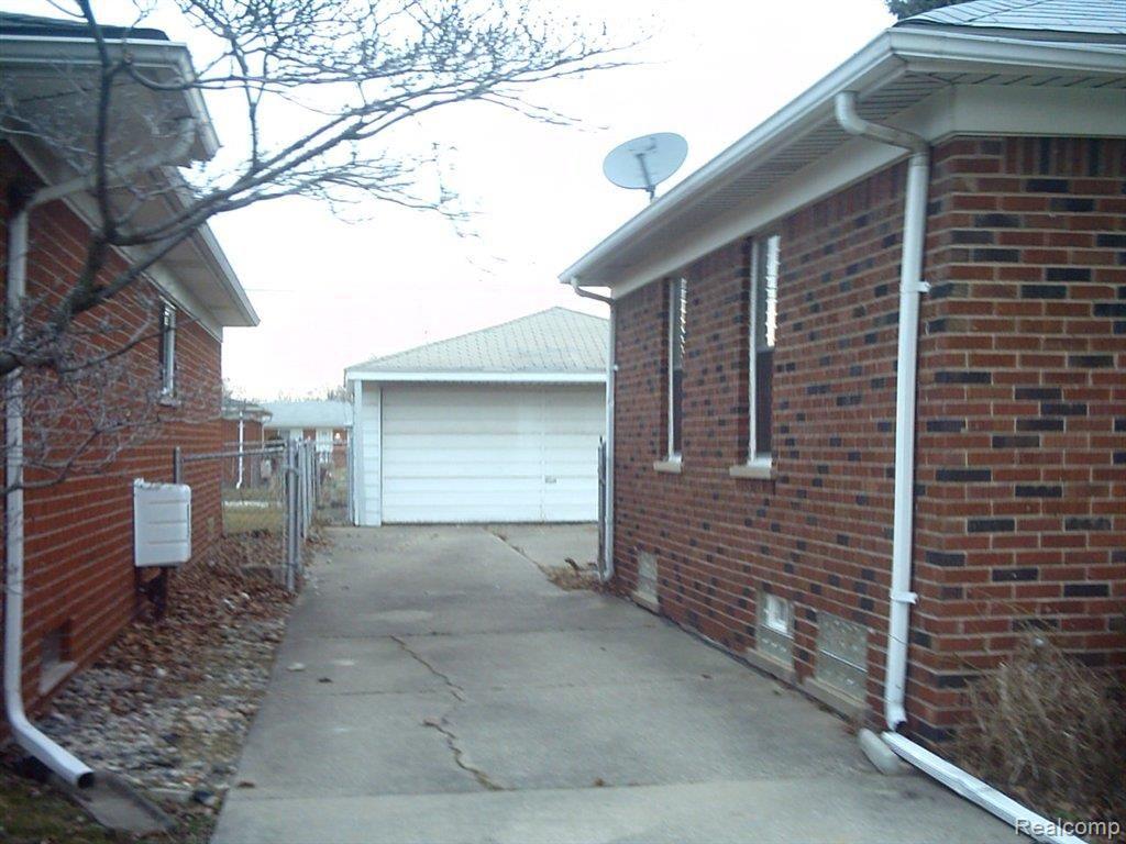 8441 Menge Street Center Line, MI 48015 - Photo 2 of 12 IMAG2407.JPG