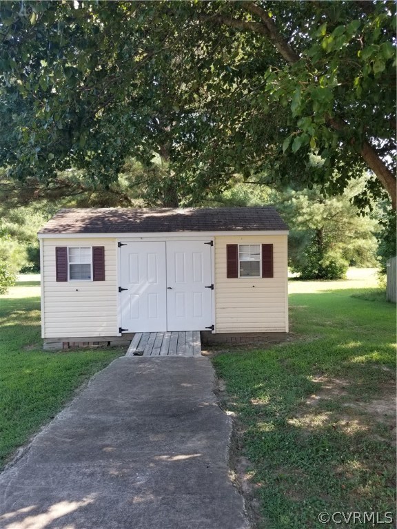 1224 Tree Ridge Road Henrico, VA 23231 - Photo 5 of 20 a view of a house with yard and a tree