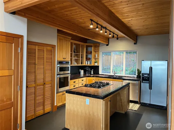 $1,000,000 | 3530 West Sequim Bay Road, Sequim, WA 98382