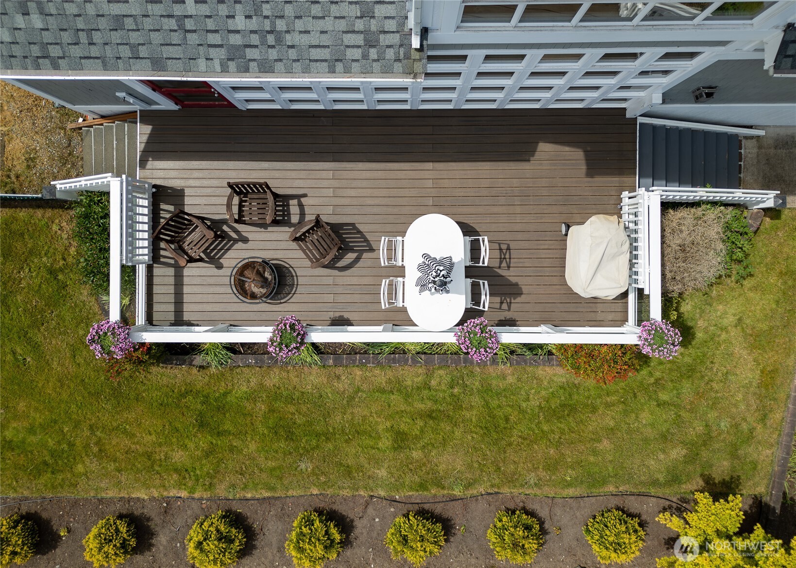 3530 West Sequim Bay Road Sequim, WA 98382 - Photo 18 of 40 a front view of a house with garden