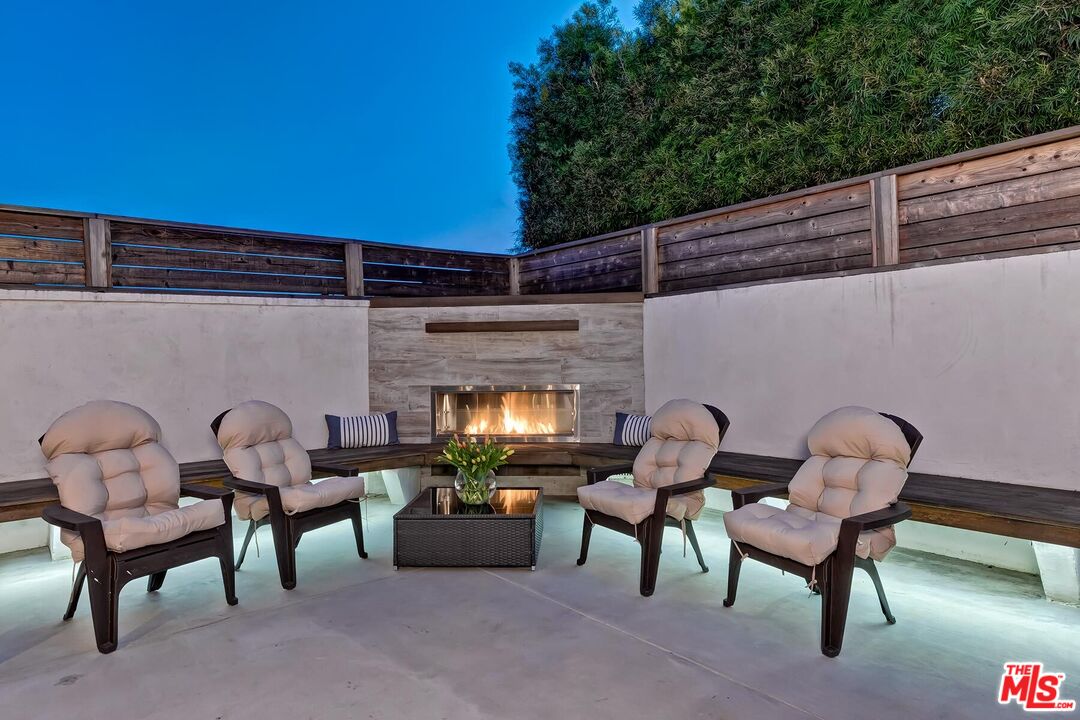 434 West Maple Avenue El Segundo, CA 90245 - Photo 25 of 29 a view of a chairs and table in the back yard of the house