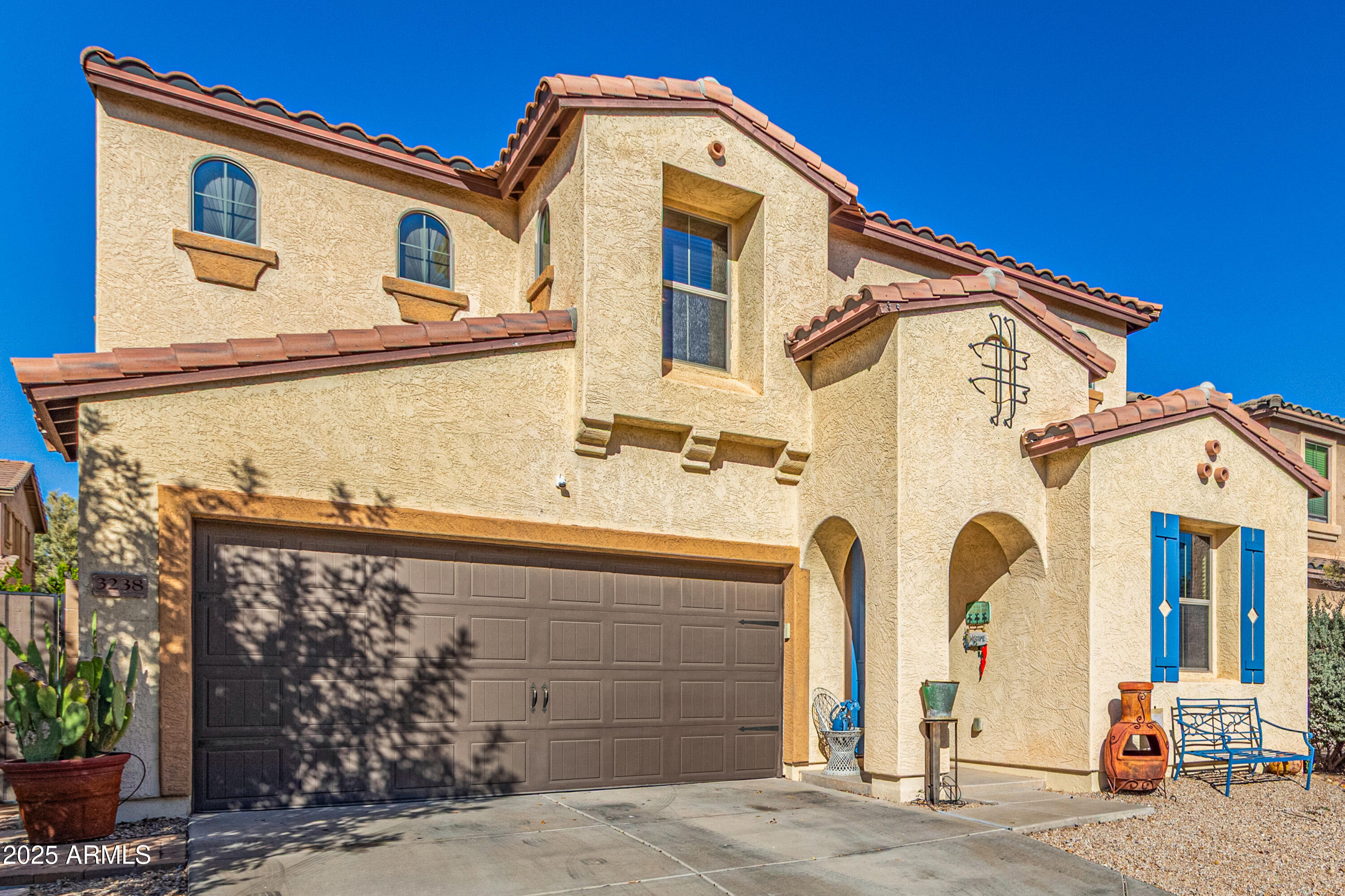 3238 East Ridgewood Lane Gilbert, AZ 85298 - Photo 4 of 43 a front view of a house with garden