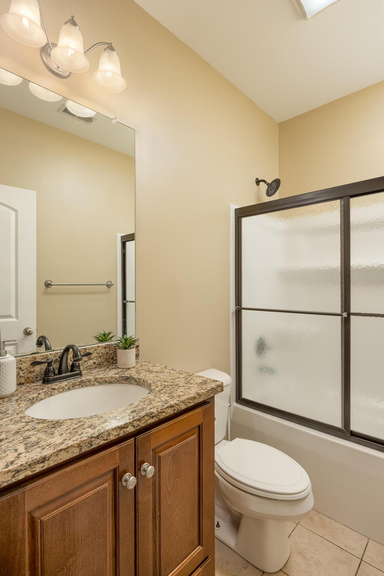 8671 Blanche Road Ooltewah, TN 37363 - Photo 26 of 39 Hall Bathroom