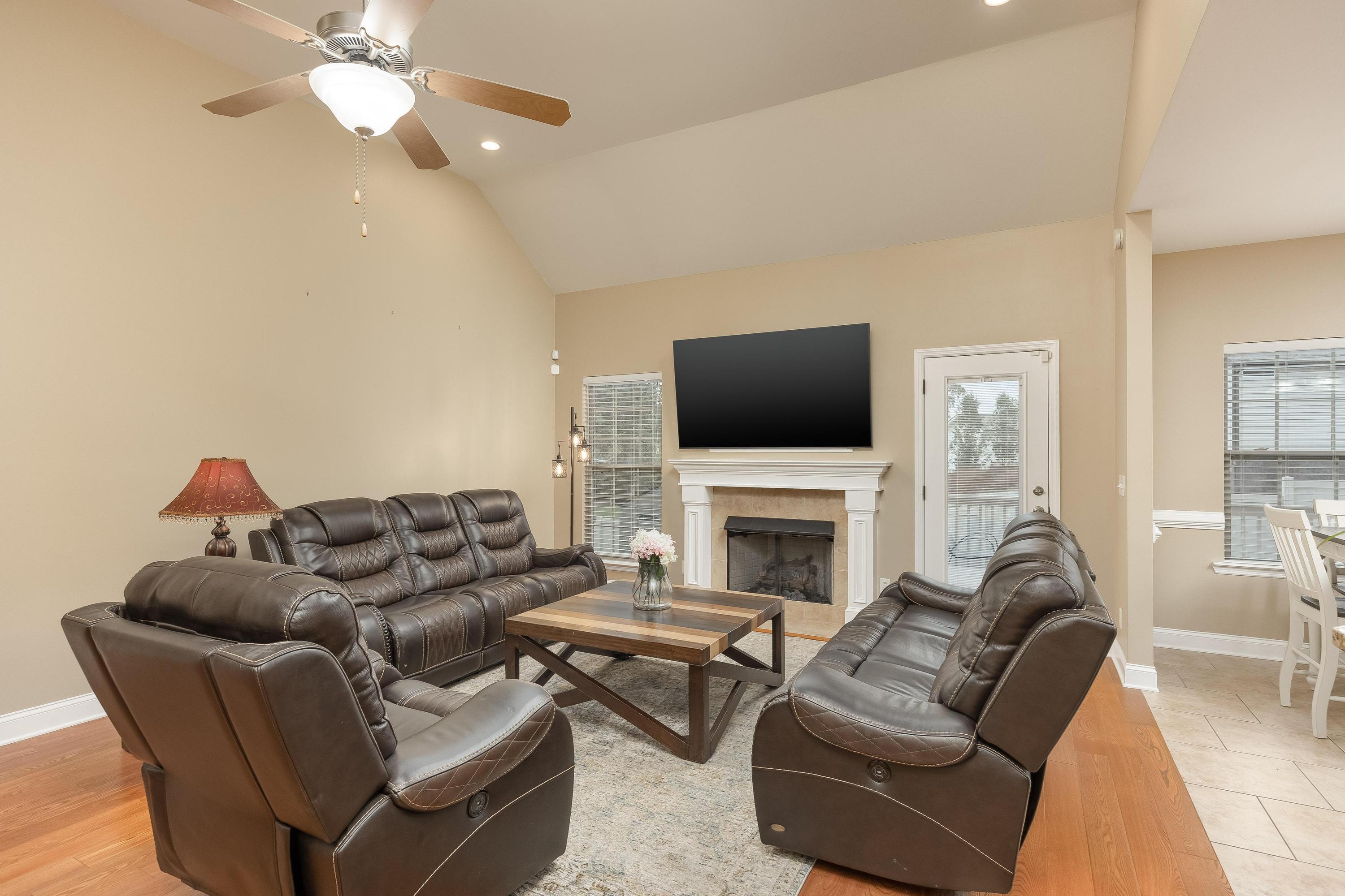 8671 Blanche Road Ooltewah, TN 37363 - Photo 9 of 39 Living Room