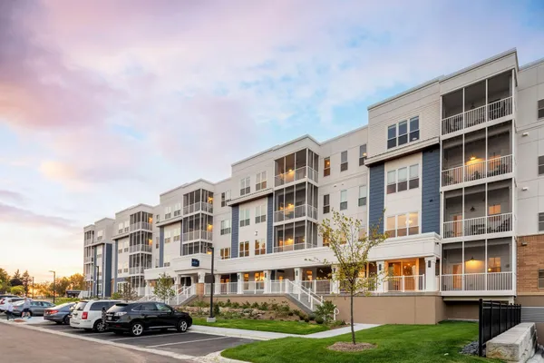 $441,237 | 2350 Harbor Place, Unit 309, Mound, MN 55364