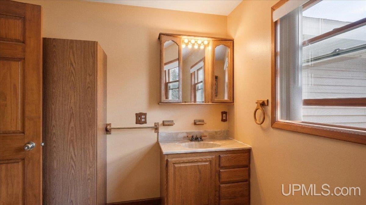 3769 20th Road Gladstone, MI 49837 - Photo 19 of 44