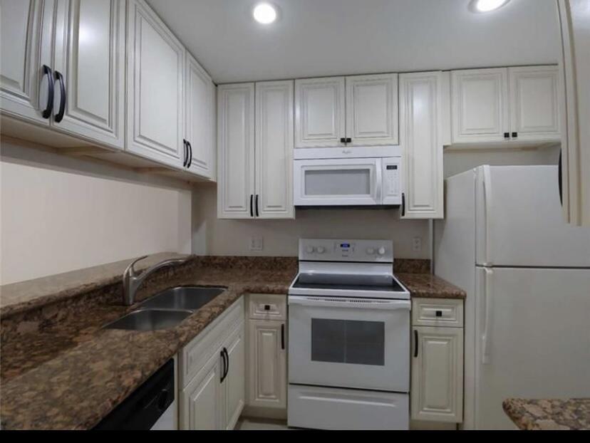 9903 Three Lakes Circle Boca Raton, FL 33428 - Photo 3 of 19 F199402C-F451-4168-9402-D96AC37579D2