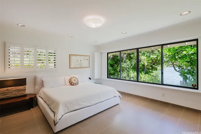 $4,999,000 | 5949 Kalanianaʻole Highway, Unit A, Honolulu, HI 96821