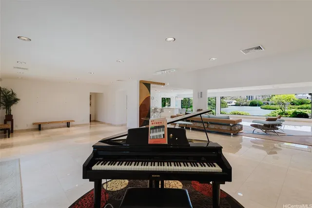 $4,999,000 | 5949 Kalanianaʻole Highway, Unit A, Honolulu, HI 96821