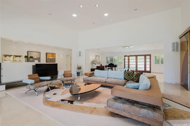 $4,999,000 | 5949 Kalanianaʻole Highway, Unit A, Honolulu, HI 96821