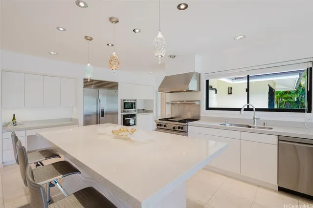 $4,999,000 | 5949 Kalanianaʻole Highway, Unit A, Honolulu, HI 96821