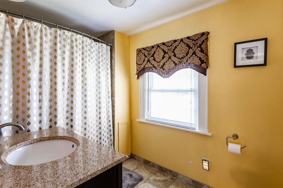 114 South Wisner Street Jackson, MI 49203 - Photo 14 of 27 0N0A9599