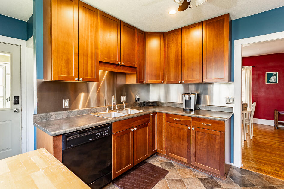 114 South Wisner Street Jackson, MI 49203 - Photo 9 of 27 0N0A9570-HDR