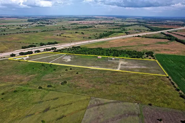 $1,950,000 | 6882 Interstate 35E, Waxahachie, TX 75167