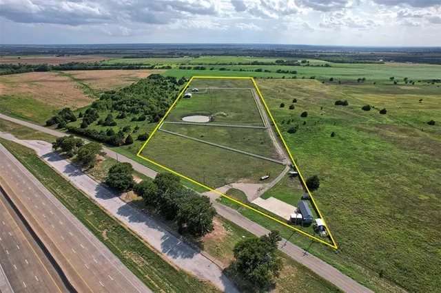 $1,950,000 | 6882 Interstate 35E, Waxahachie, TX 75167
