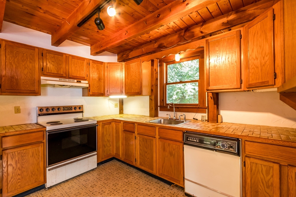 110 Red Brook Road Falmouth, MA 02536 - Photo 8 of 25 Gallery Image 8