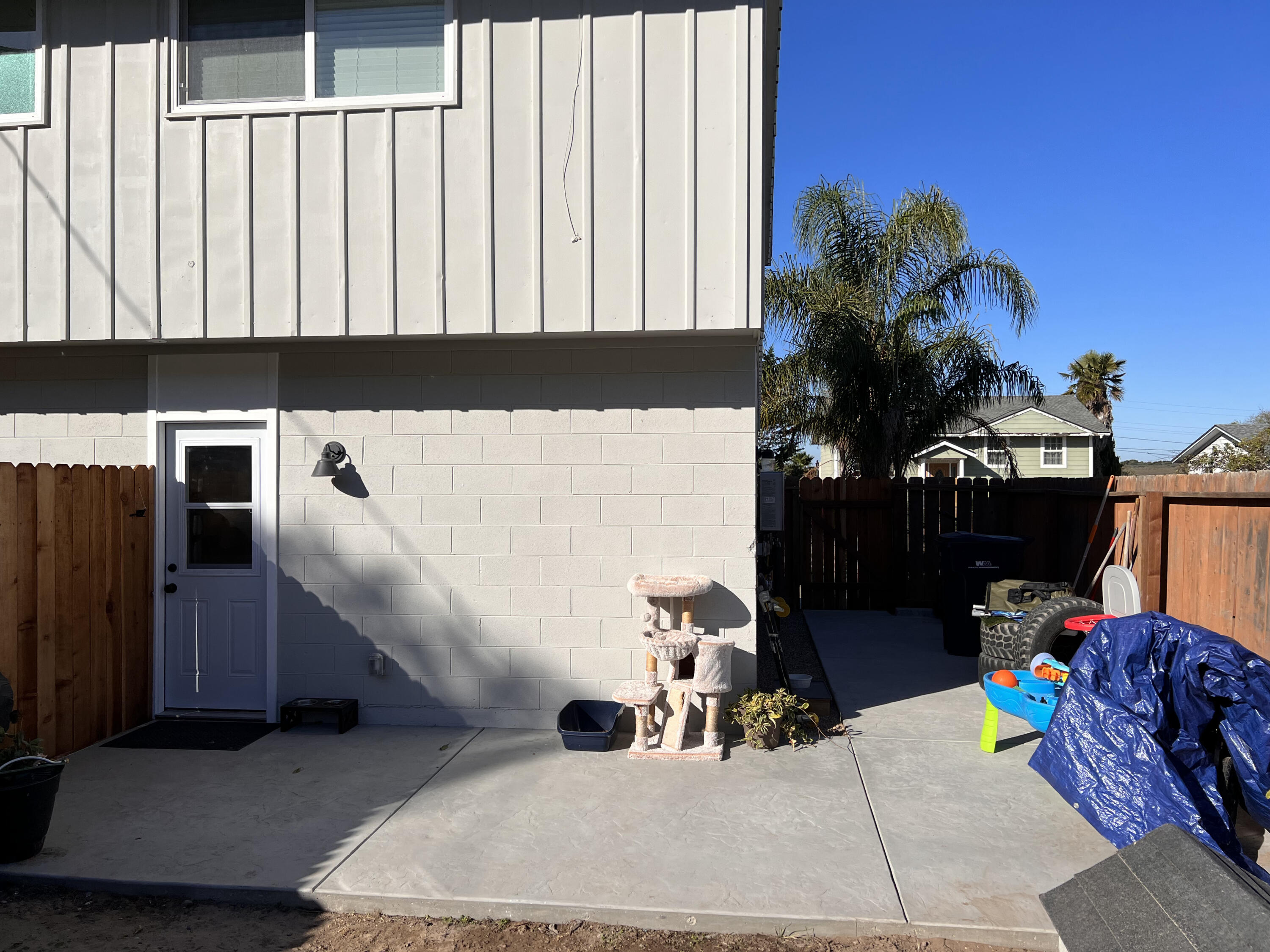 545 Sunbeam Road, Unit C Lompoc, CA 93436 - Photo 16 of 17 a backyard of a house with table and chairs