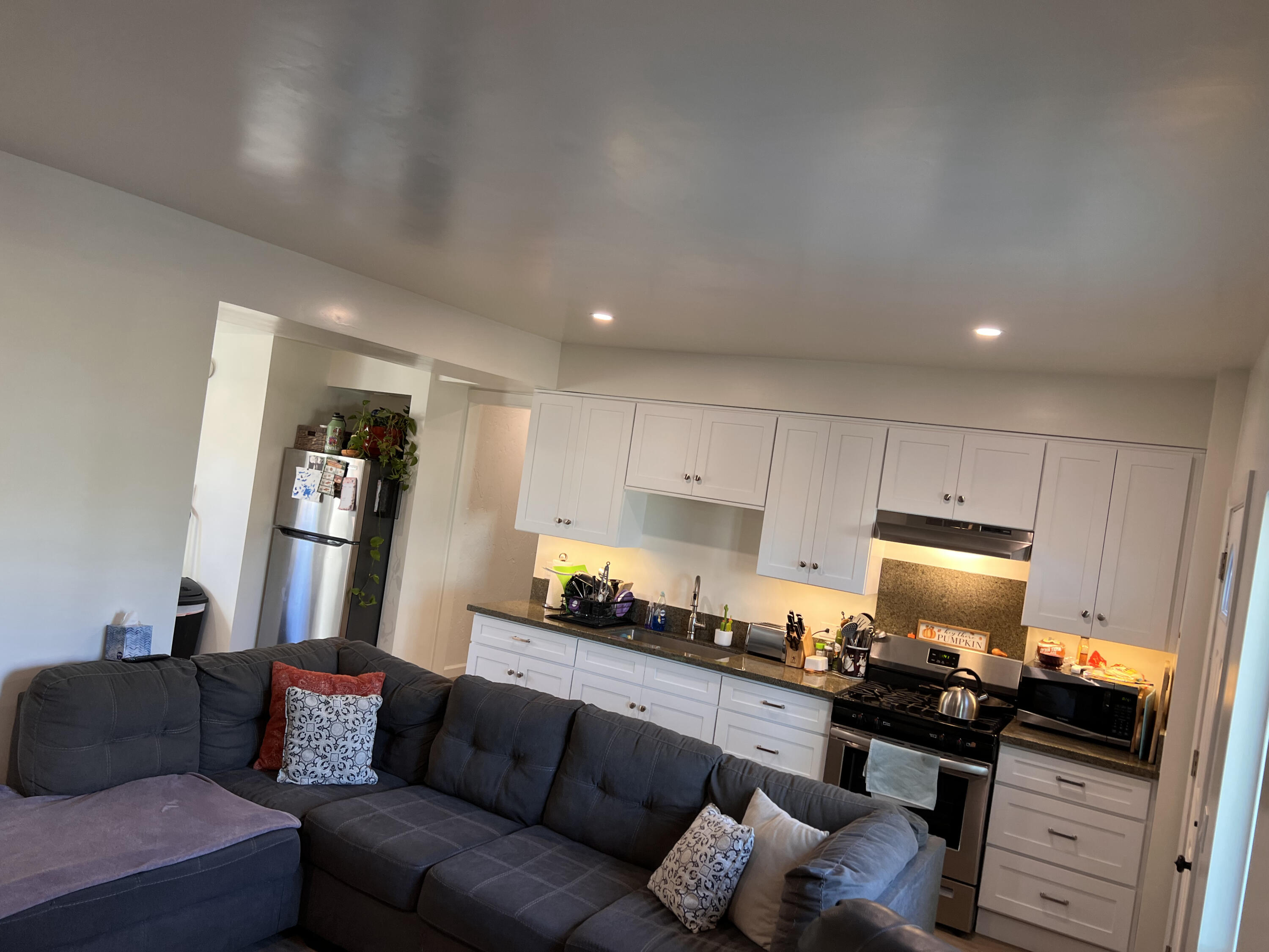 545 Sunbeam Road, Unit C Lompoc, CA 93436 - Photo 3 of 17 a living room with furniture and a window