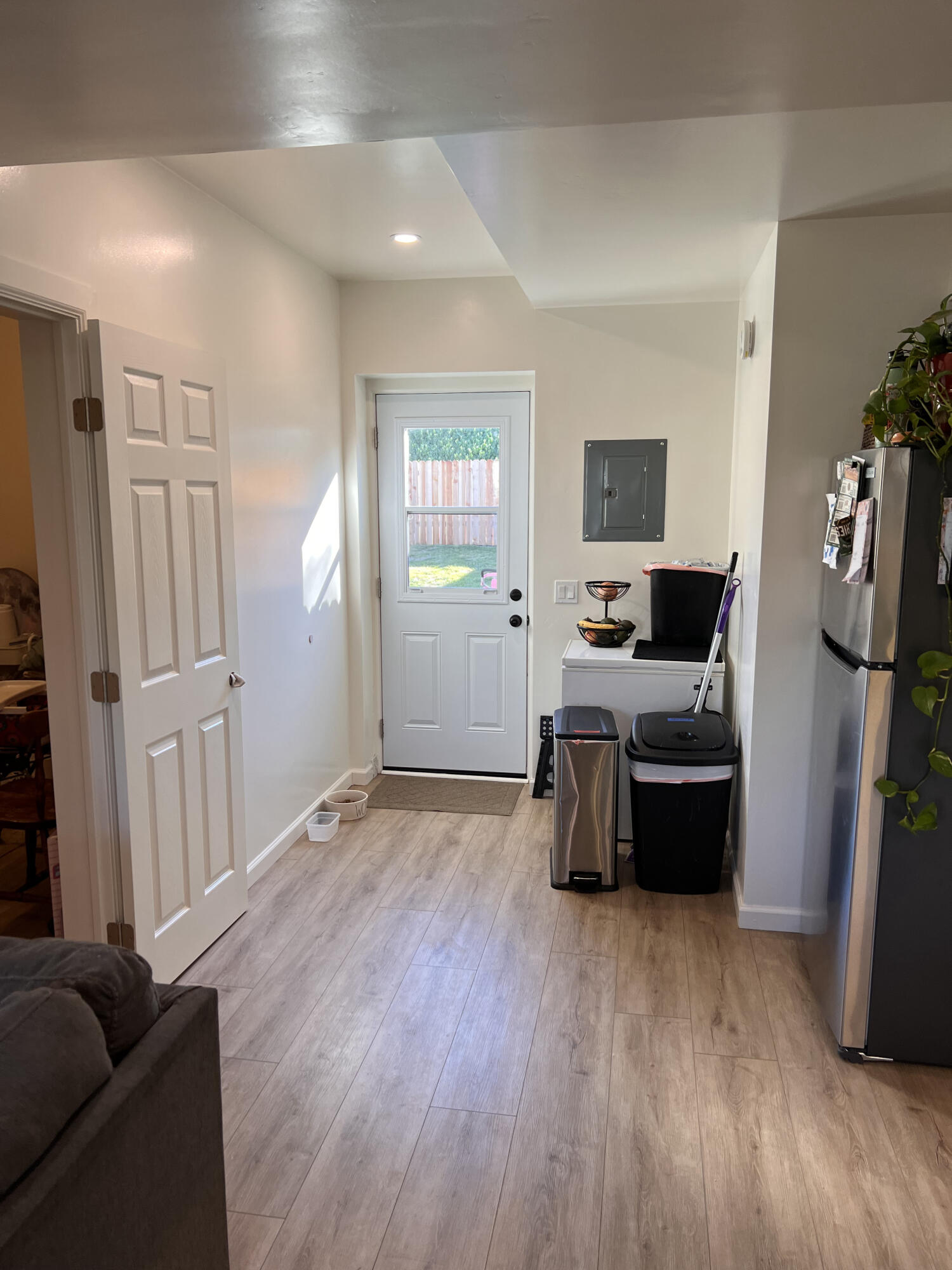 545 Sunbeam Road, Unit C Lompoc, CA 93436 - Photo 4 of 17 a living room with furniture and a flat screen tv