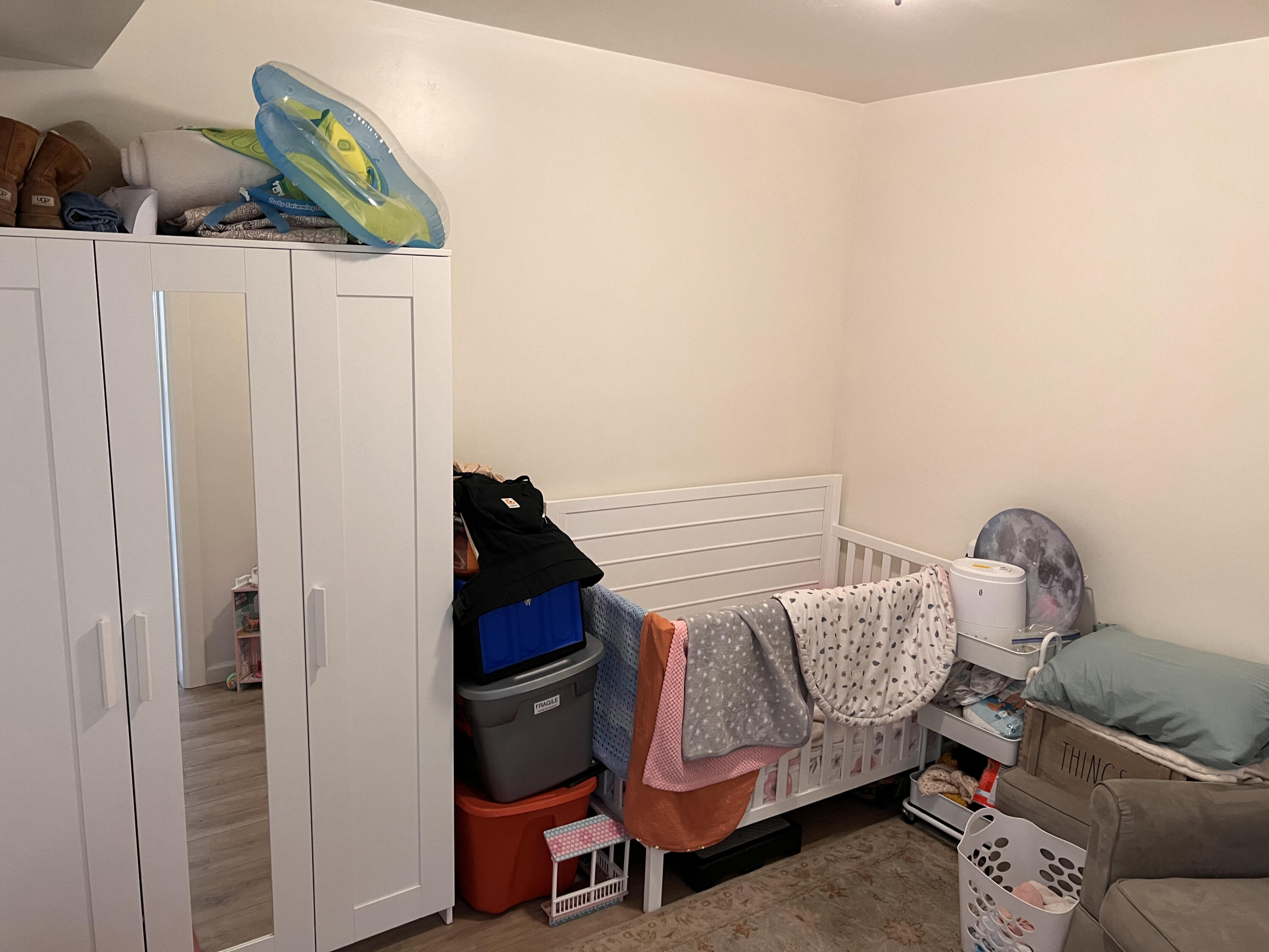 545 Sunbeam Road, Unit C Lompoc, CA 93436 - Photo 8 of 17 a living room with furniture and a painting on the wall