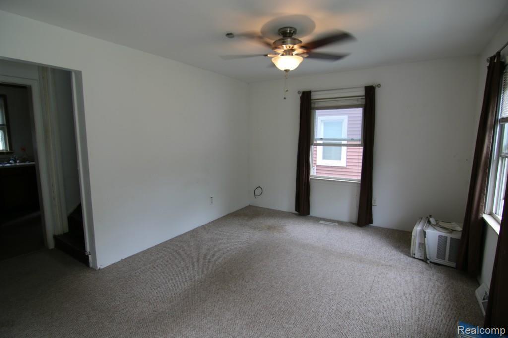 5240 Howe Road Wayne, MI 48184 - Photo 4 of 21