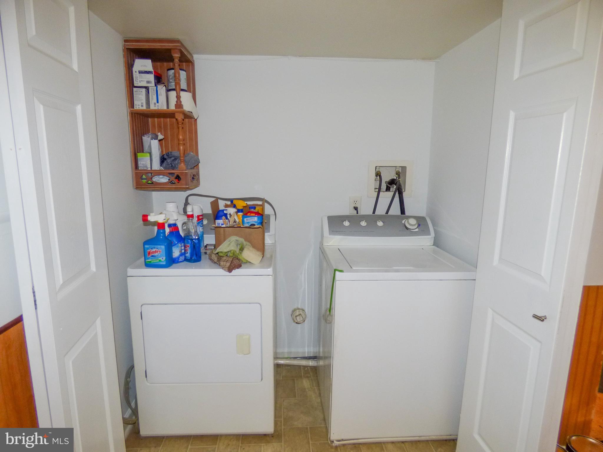 2791 Pineview Drive York, PA 17408 - Photo 20 of 23 a utility room with dryer and washer
