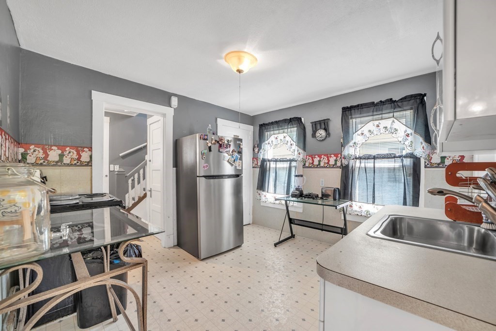 48 Schley Street Springfield, MA 01109 - Photo 14 of 41