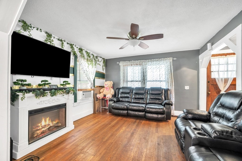 48 Schley Street Springfield, MA 01109 - Photo 16 of 41