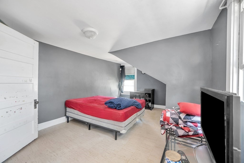 48 Schley Street Springfield, MA 01109 - Photo 24 of 41