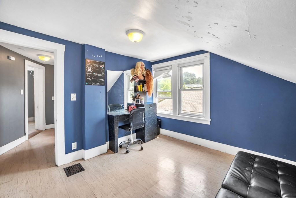 48 Schley Street Springfield, MA 01109 - Photo 31 of 41