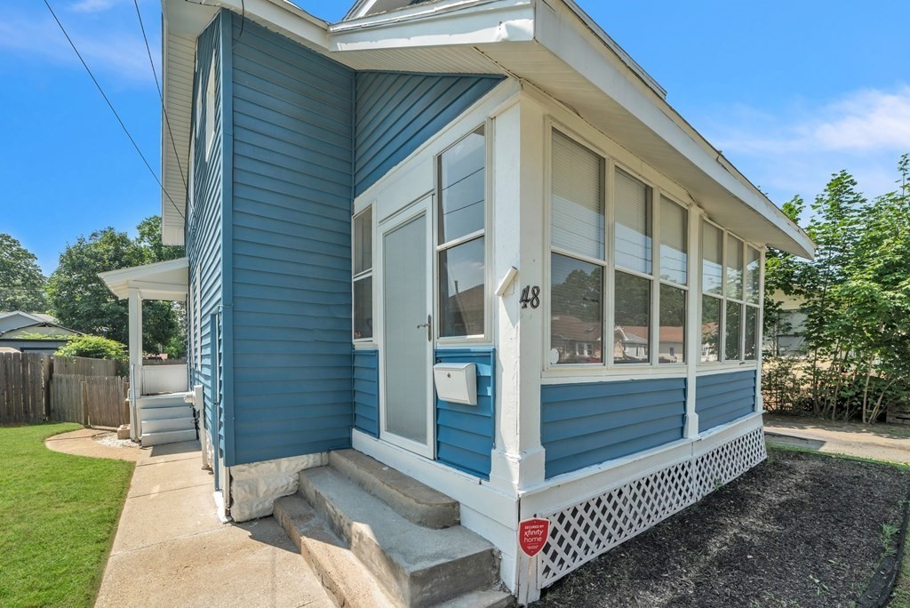 48 Schley Street Springfield, MA 01109 - Photo 4 of 41