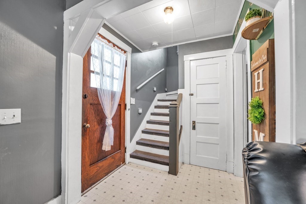 48 Schley Street Springfield, MA 01109 - Photo 6 of 41