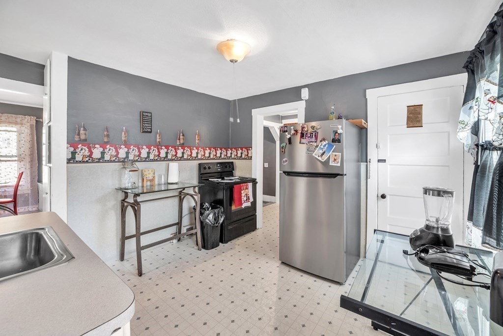 48 Schley Street Springfield, MA 01109 - Photo 10 of 41