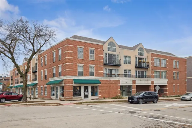 $350,000 | 1800 Dewes Street, Unit 305, Glenview, IL 60025