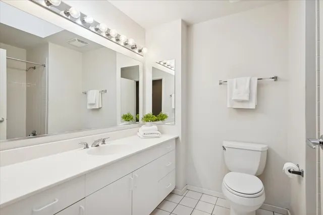 $350,000 | 1800 Dewes Street, Unit 305, Glenview, IL 60025