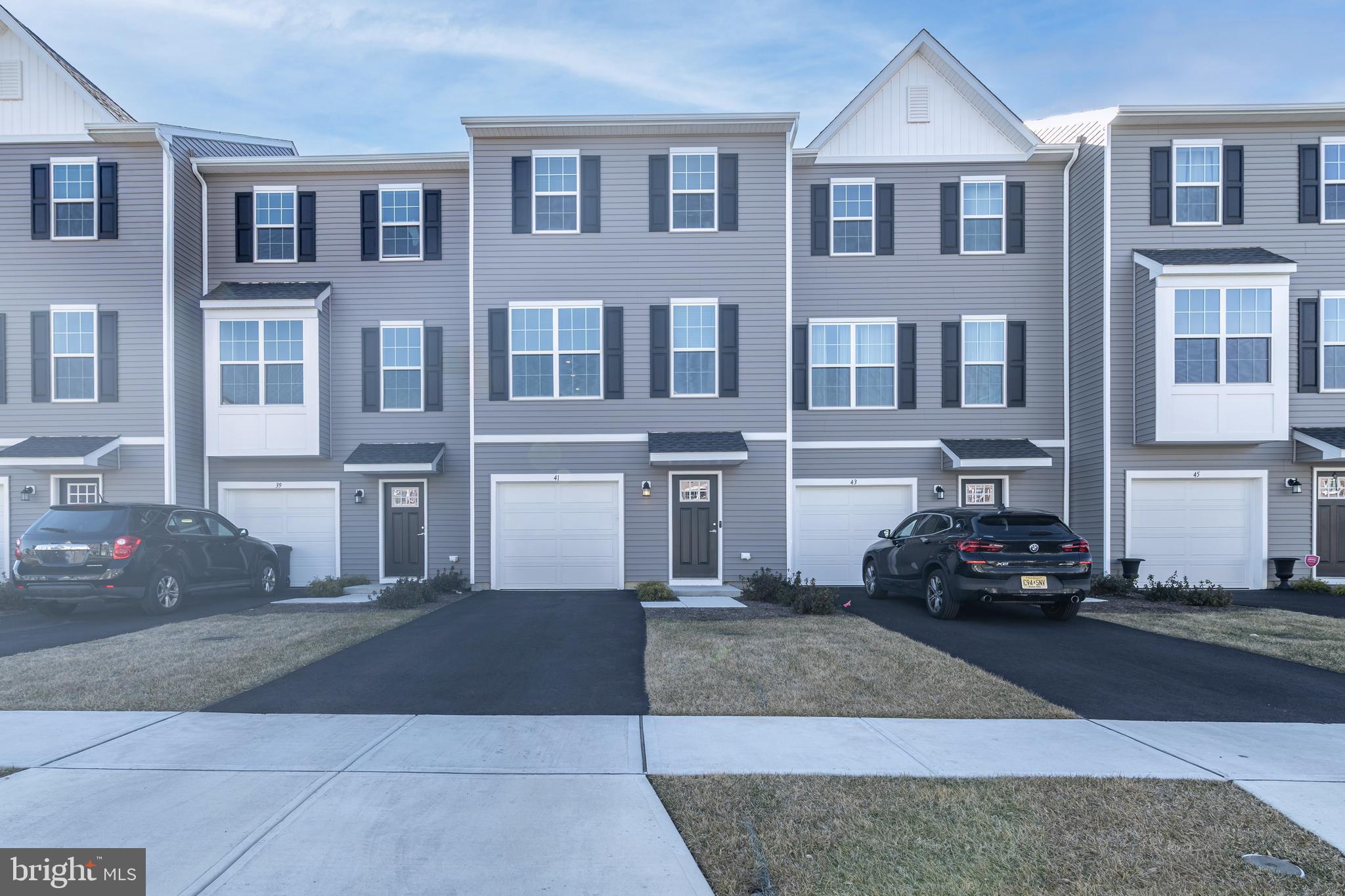 41 Barnes Way Sicklerville, NJ 08081 - Photo 2 of 46 a car parked in front of a building