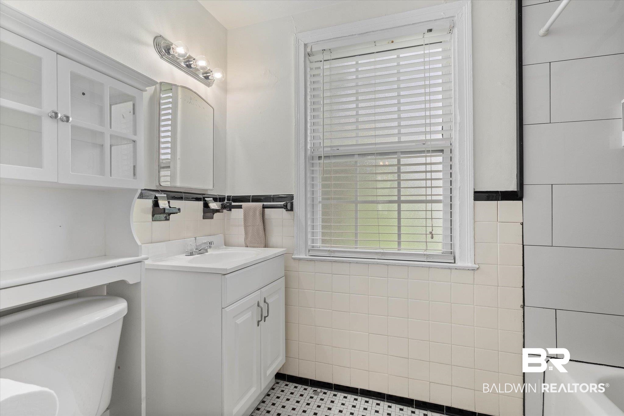 214 Upham Street, Unit 18A Mobile, AL 36607 - Photo 18 of 29 Bathroom with vanity, tile walls, and a bath