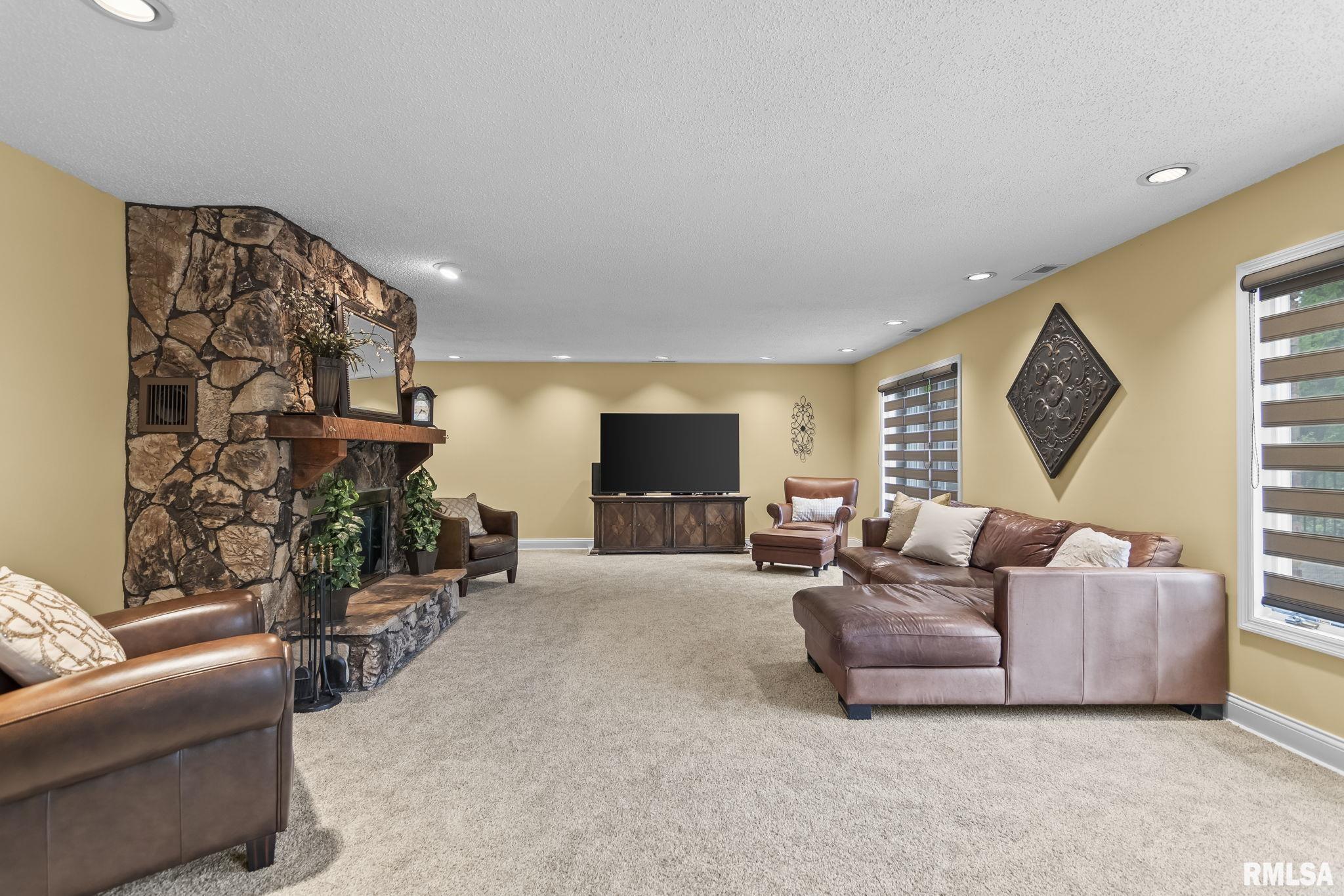 890 Roanoke Drive Springfield, IL 62702 - Photo 33 of 48 Gallery Image 33