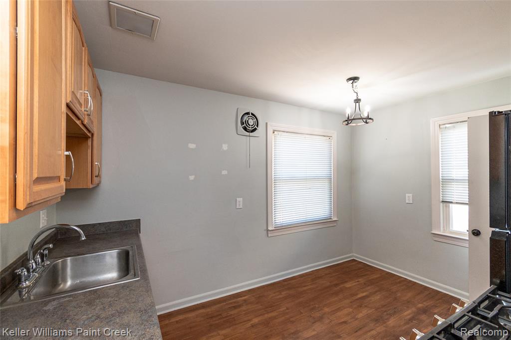 3515 Durham Road Royal Oak, MI 48073 - Photo 10 of 46