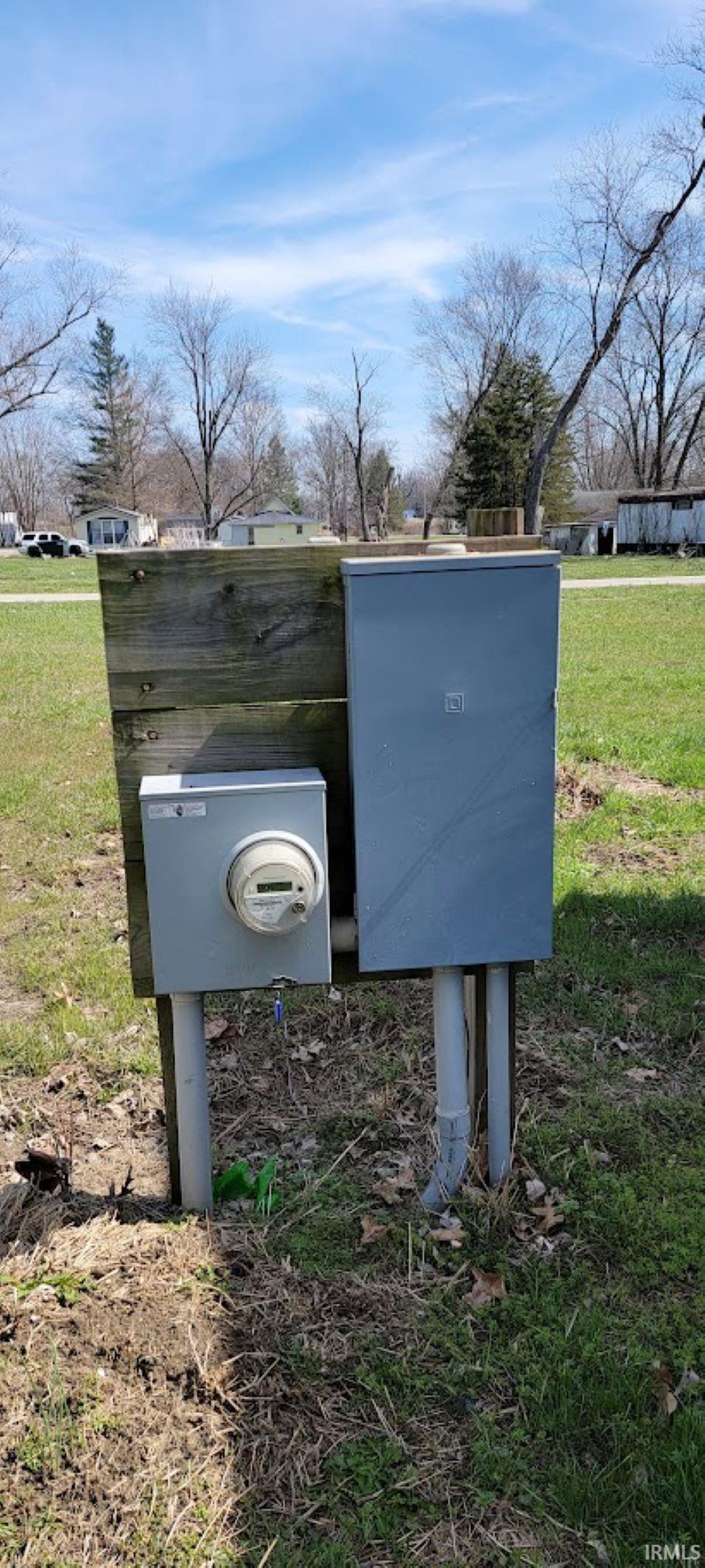 335 South Wine Street Lyons, IN 47443 - Photo 4 of 7