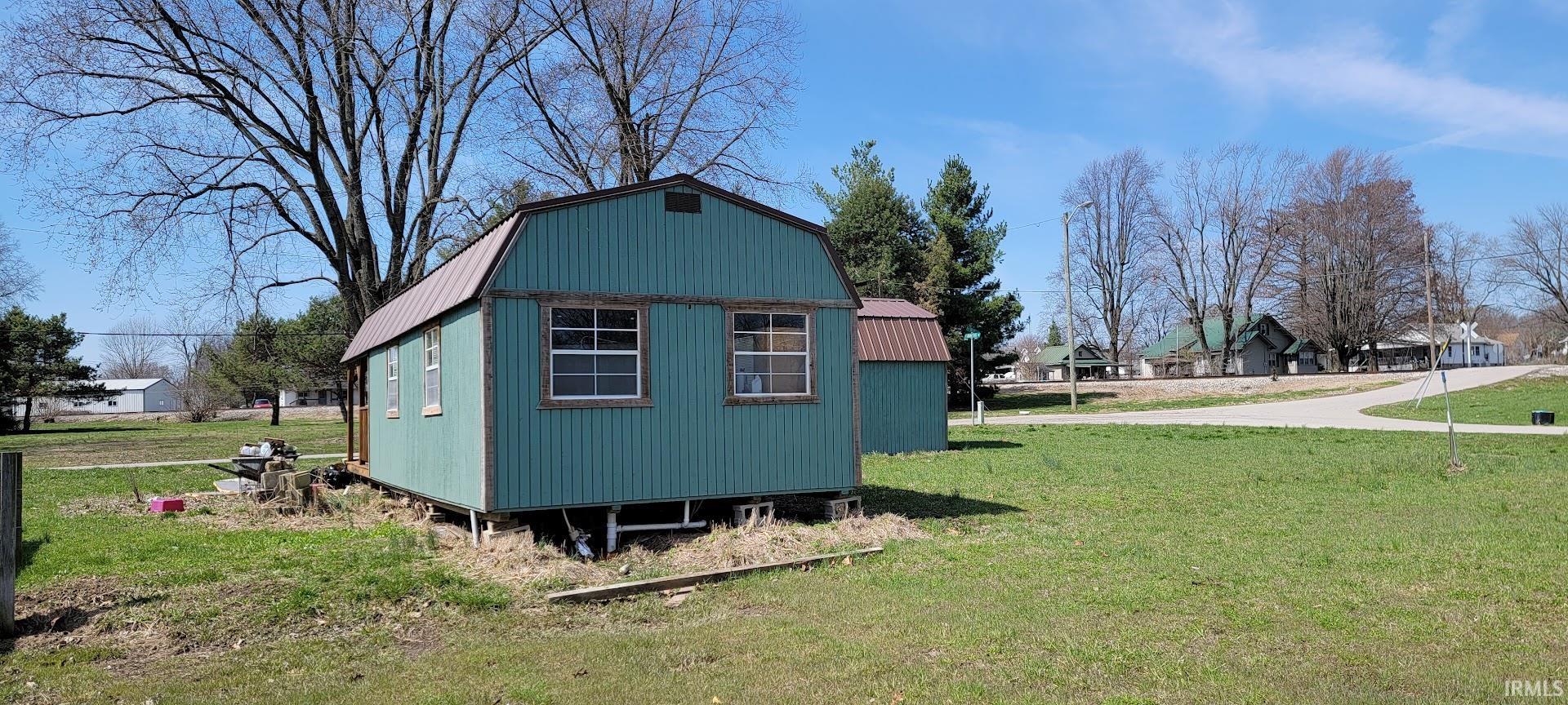 335 South Wine Street Lyons, IN 47443 - Photo 5 of 7