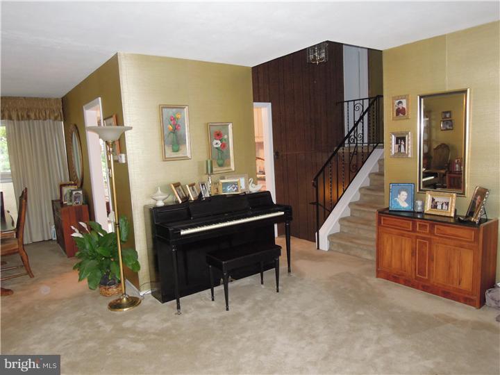 2456 Klockner Road Hamilton, NJ 08690 - Photo 2 of 18 Living Room