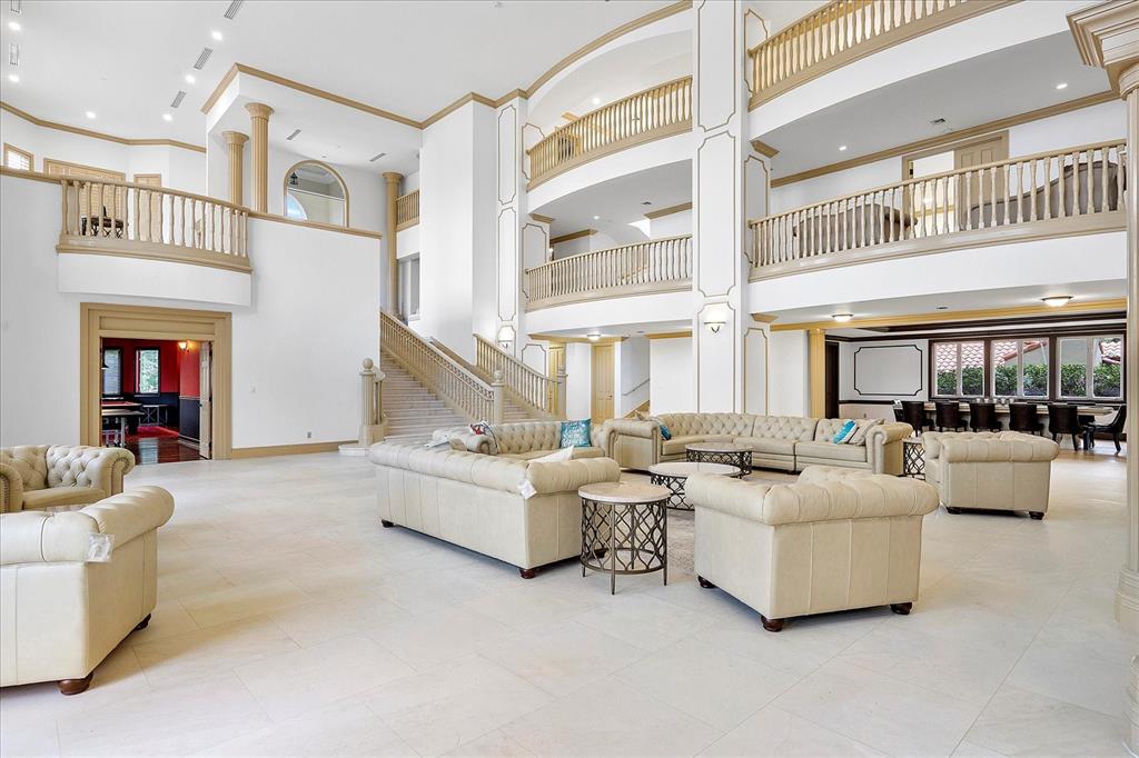 414 Riviera Isle Drive Fort Lauderdale, FL 33301 - Photo 11 of 70 a living room with furniture and a large window