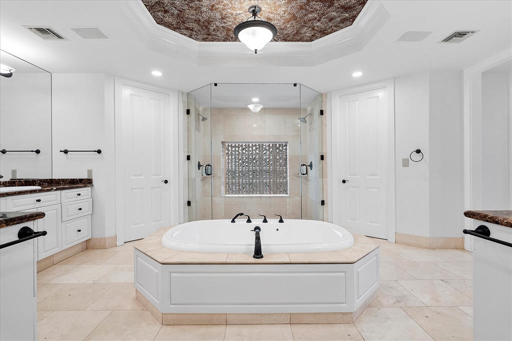 414 Riviera Isle Drive Fort Lauderdale, FL 33301 - Photo 33 of 70 a bathroom with a bathtub and shower