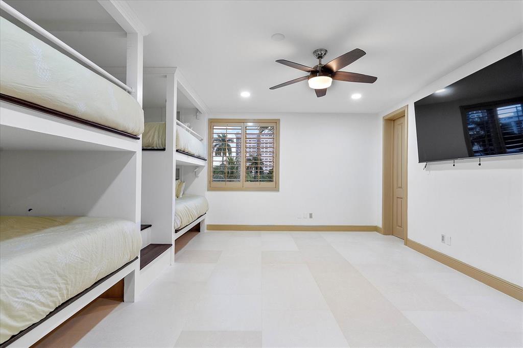 414 Riviera Isle Drive Fort Lauderdale, FL 33301 - Photo 40 of 70 a view of a livingroom with a ceiling fan and window