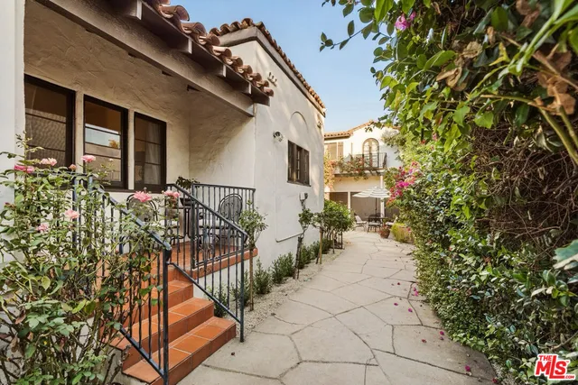 $3,995 | 830 North Gardner Street, Los Angeles, CA 90046