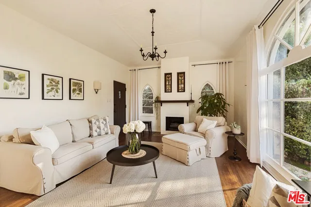 $3,995 | 830 North Gardner Street, Los Angeles, CA 90046