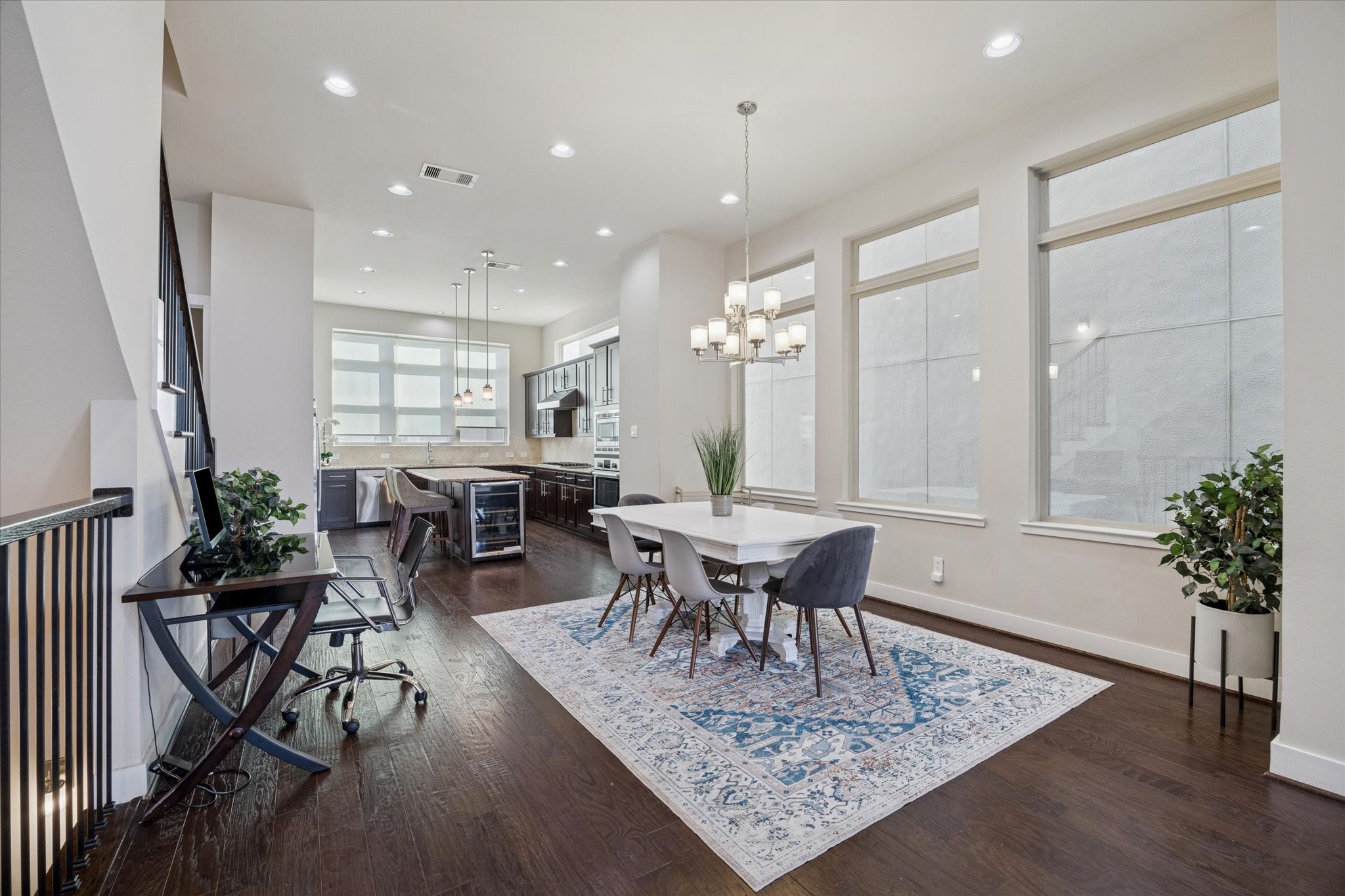 4417 Eli Street Houston, TX 77007 - Photo 8 of 24 High ceilings and ample natural light.