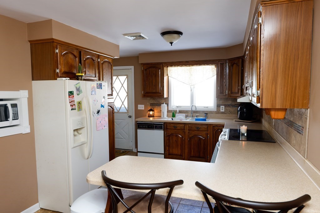 47 Restful Valley Road Tiverton, RI 02878 - Photo 6 of 27 Gallery Image 6