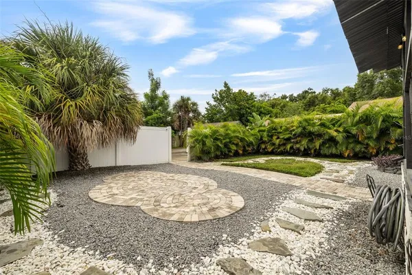 $3,200 | 1411 East Henry Avenue, Tampa, FL 33604